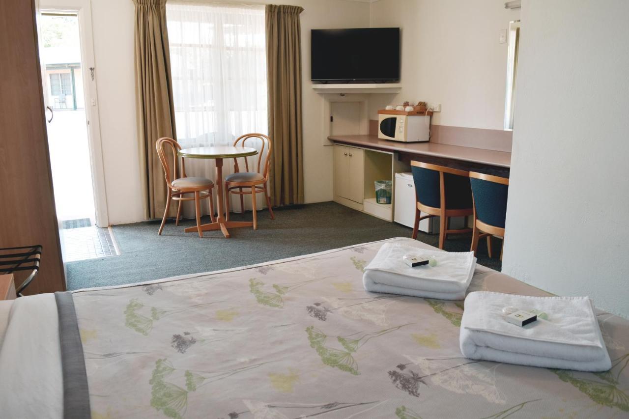 Ten Dollar Town Motel กังกอง ภายนอก รูปภาพ